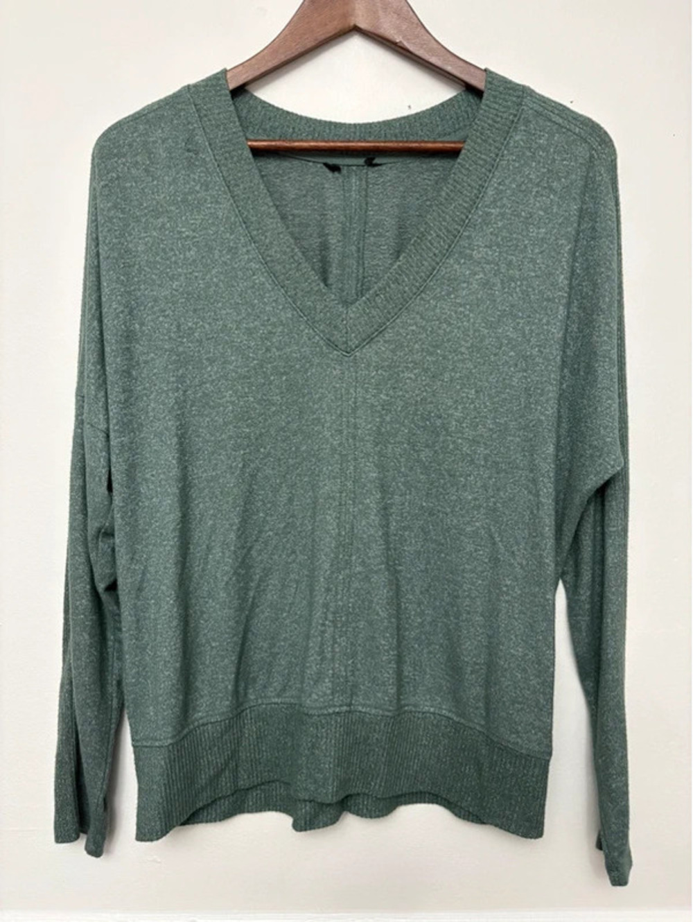 Buffalo David Bitton Women’s Sage Green V-Neck Relaxed Sweater Size M